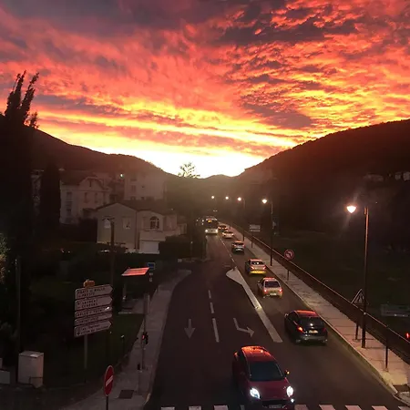 Hotel Hébergements à La Rive, Accueil Ouvert Tous Les Jours Jusqu'à 20h00 Dernier Délai, Depuis 30 Ans ! Réserver Ici Svp ! Merci ! Aucun Règlement à Distance Accepté, Paiement Par Cb, Espèces, Chèque Ou Chèques-vacances Impérativement à La Remise Des Clef Amélie-les-Bains-Palalda